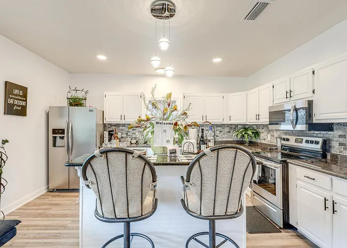 On 1 Acre W/ Large Yard & Grill! *