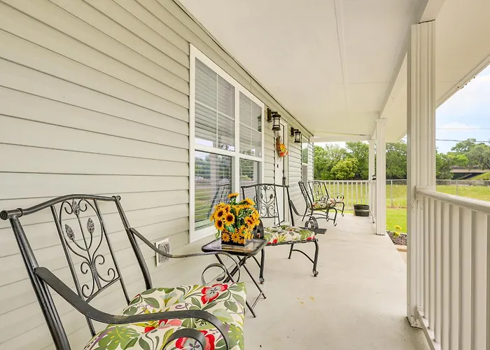 On 1 Acre W/ Large Yard & Grill! Holiday home *