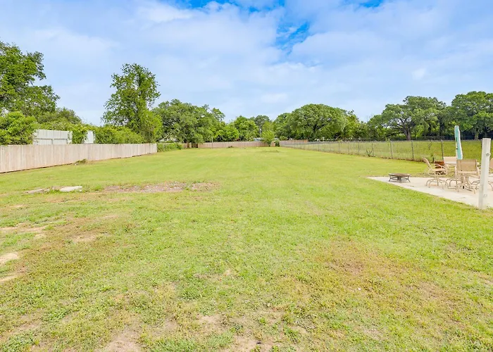 On 1 Acre W/ Large Yard & Grill!