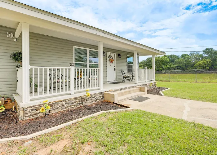 On 1 Acre W/ Large Yard & Grill! Pensacola